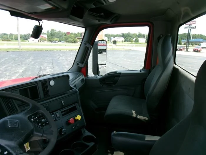 2023 International LT — photo 6