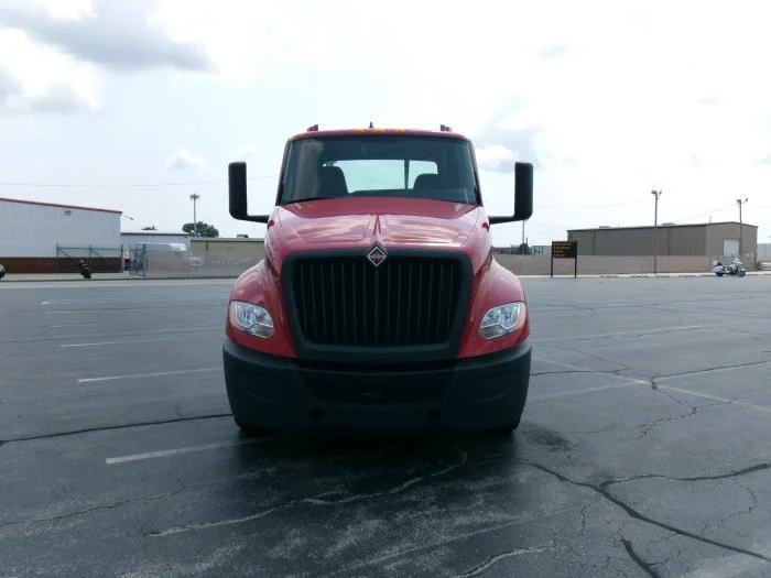 2023 International LT — photo 3