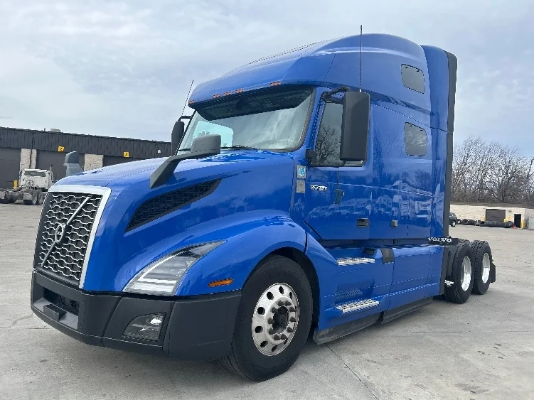 2020 Volvo VNL 760 - image 3