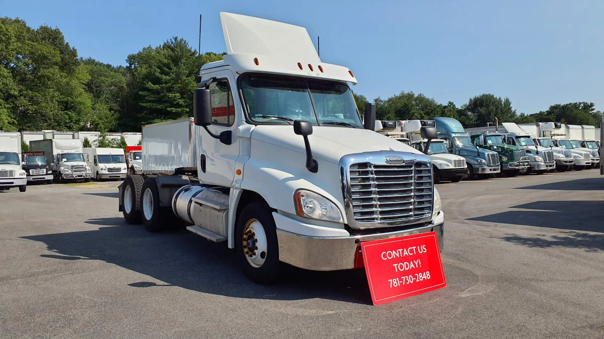 2019 Freightliner Cascadia in Norwood, MA — photo 3