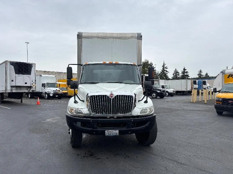 2018 International 4300 in Tukwila, WA — photo 2
