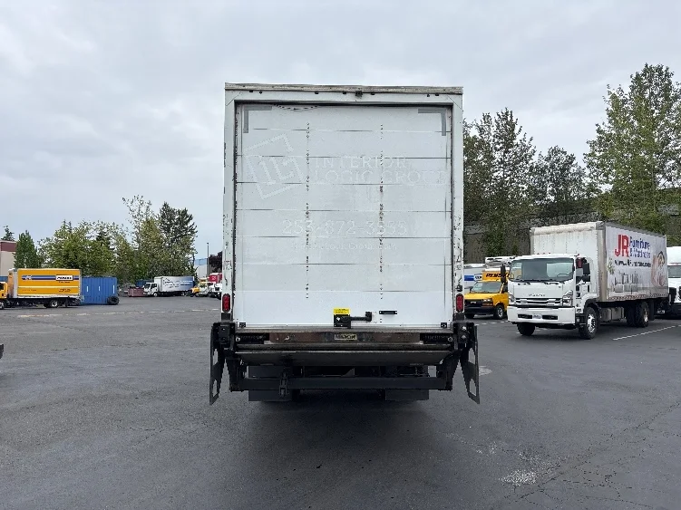 2018 International 4300 in Tukwila, WA — photo 7