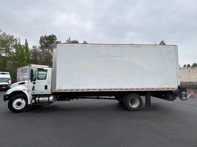 2018 International 4300 in Tukwila, WA — photo 4