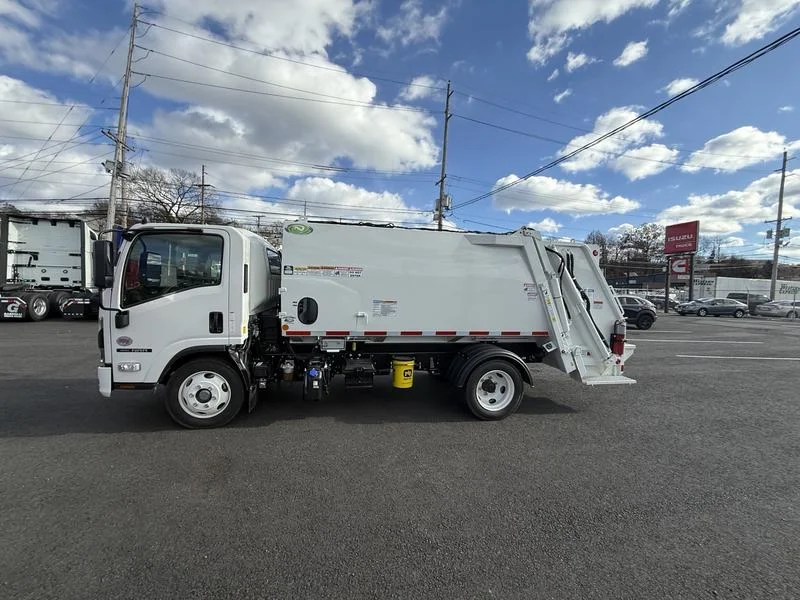 2025 Isuzu NRR