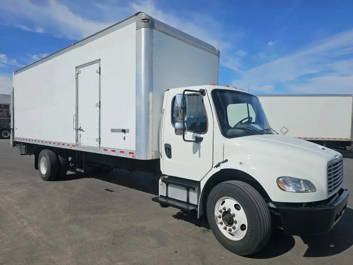 2019 Freightliner M2 106 - image 3