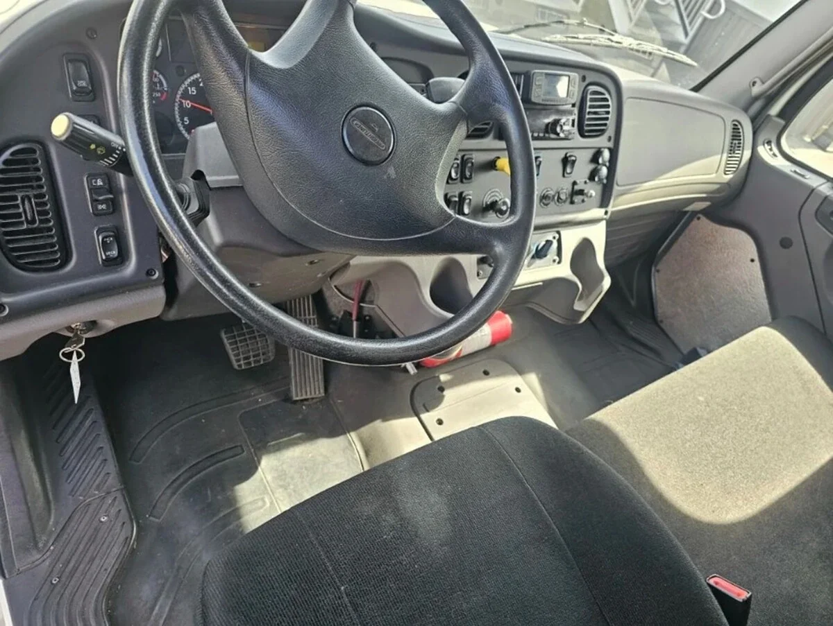 2019 Freightliner M2 106 - image 7