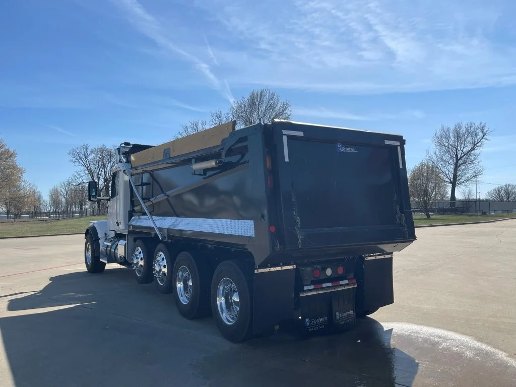 2025 Peterbilt 567 in Springfield, MO — photo 3