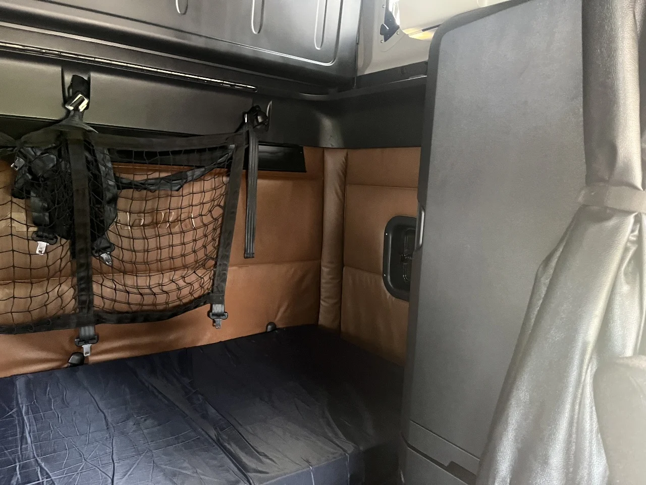 2022 Freightliner Cascadia in York Street Elmhurst, IL — photo 13