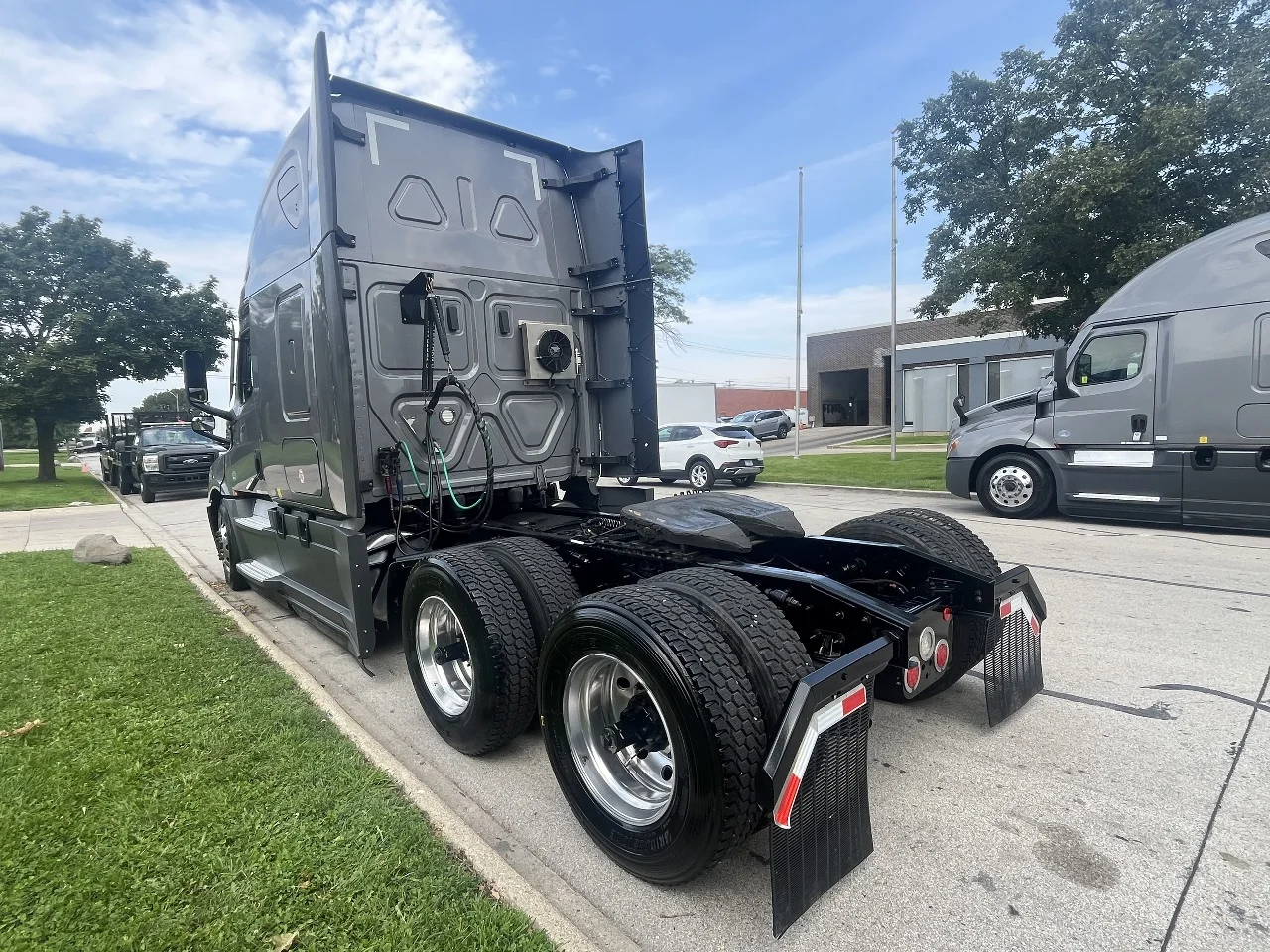 2022 Freightliner Cascadia in York Street Elmhurst, IL — photo 8