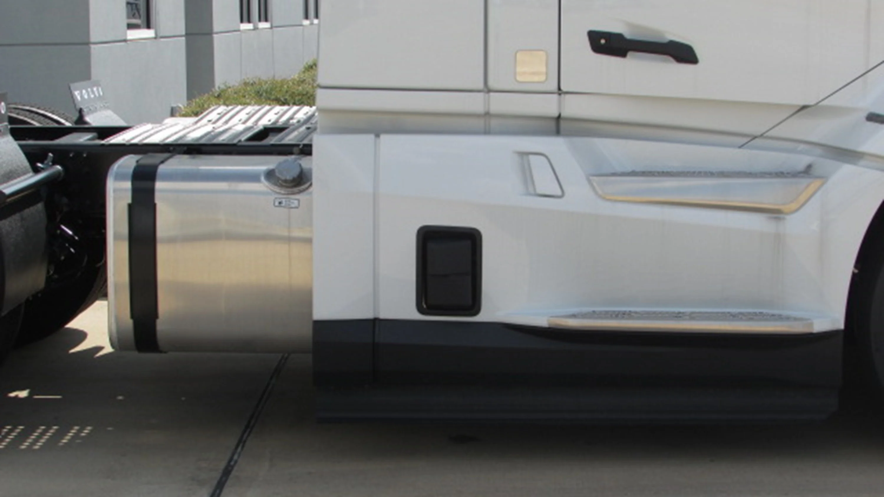 2027 Volvo VNL 300 in Houston, TX — photo 4