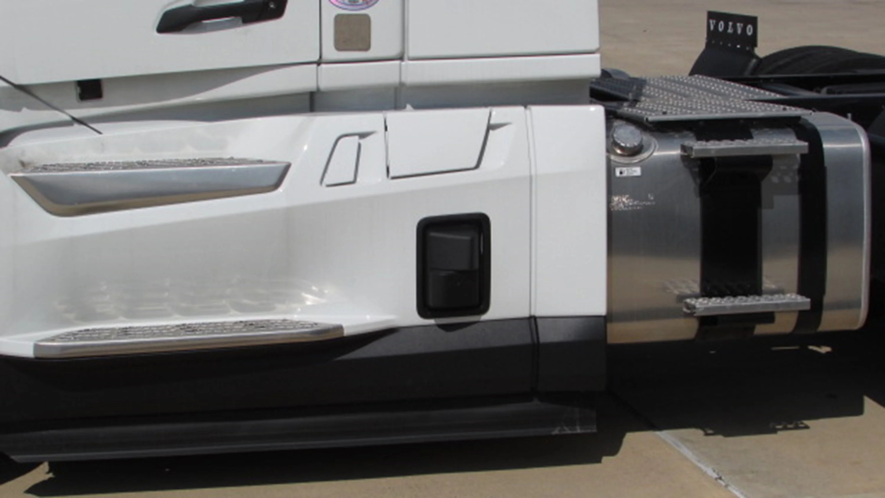 2027 Volvo VNL 300 in Houston, TX — photo 8