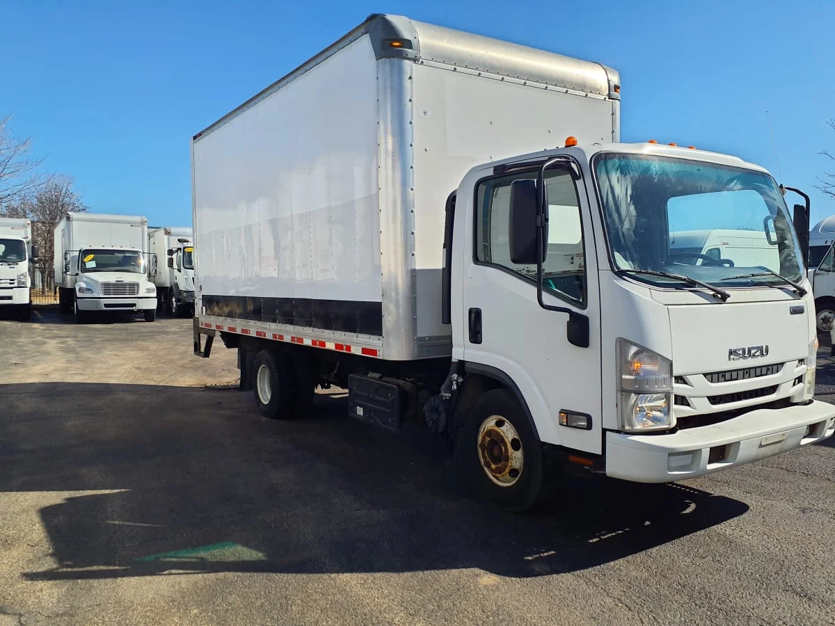 2018 Isuzu NPR - image 3