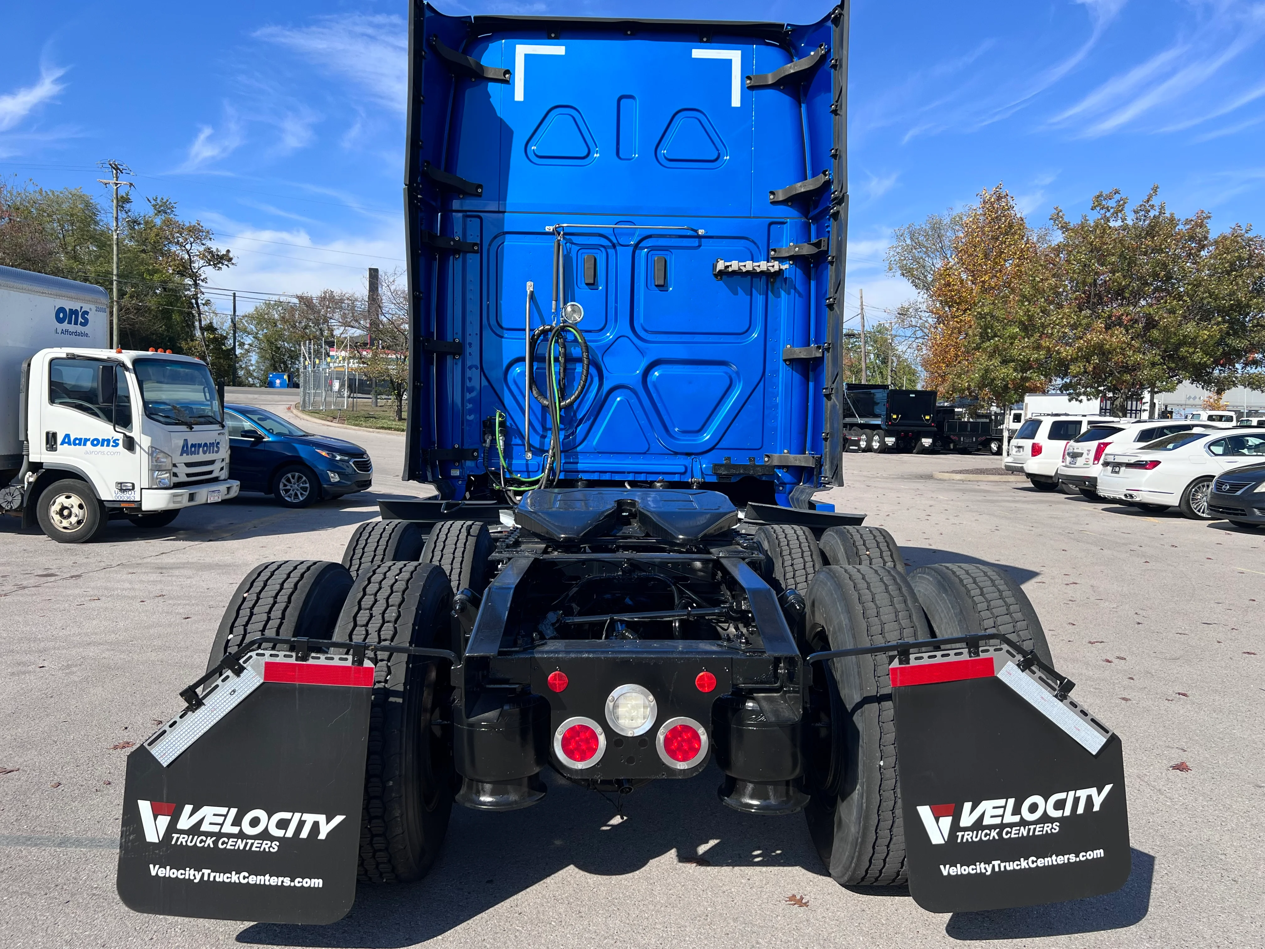 2021 Freightliner Cascadia in Nashville Isuzu, TN — photo 5