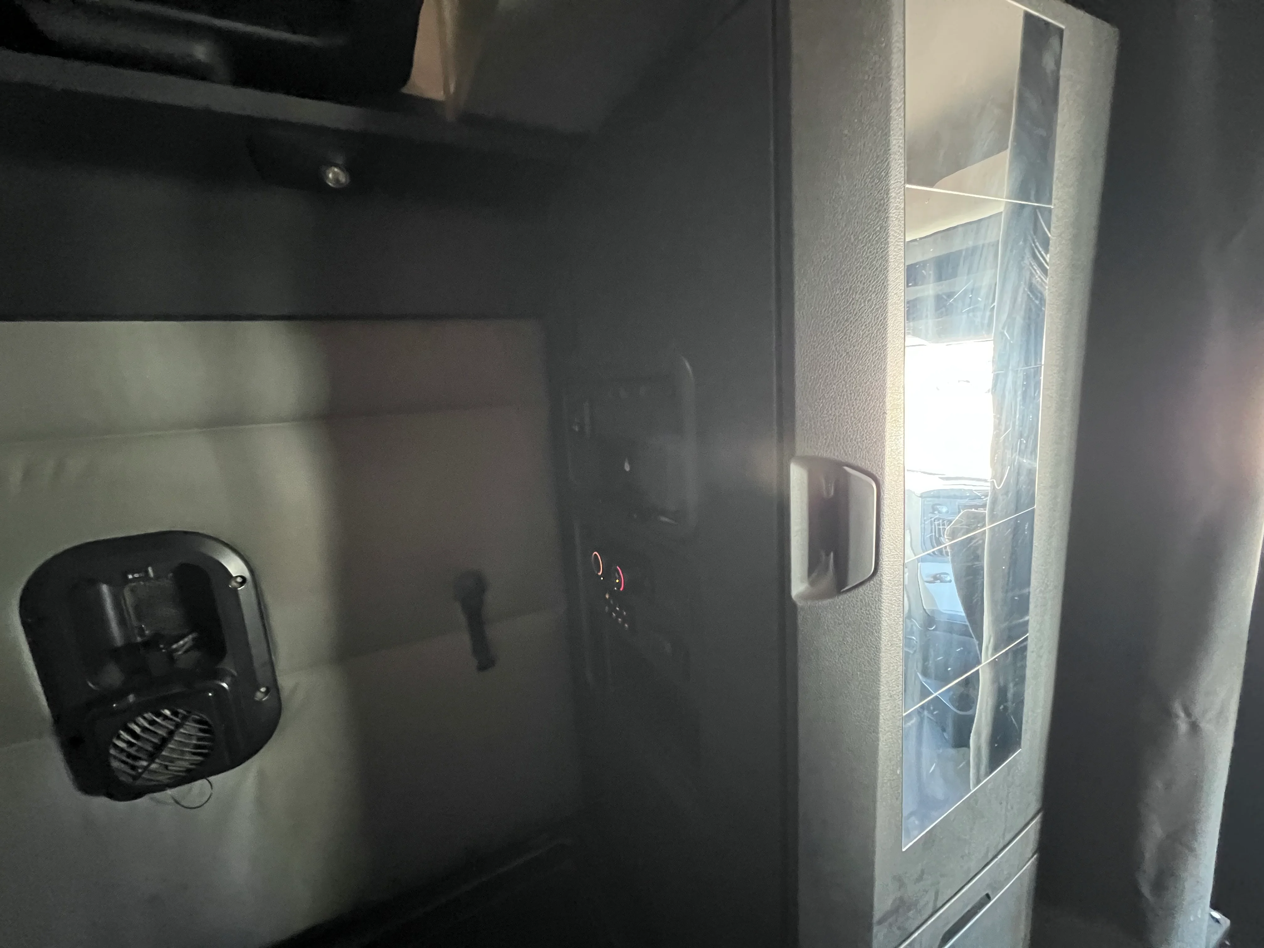 2021 Freightliner Cascadia in Nashville Isuzu, TN — photo 25