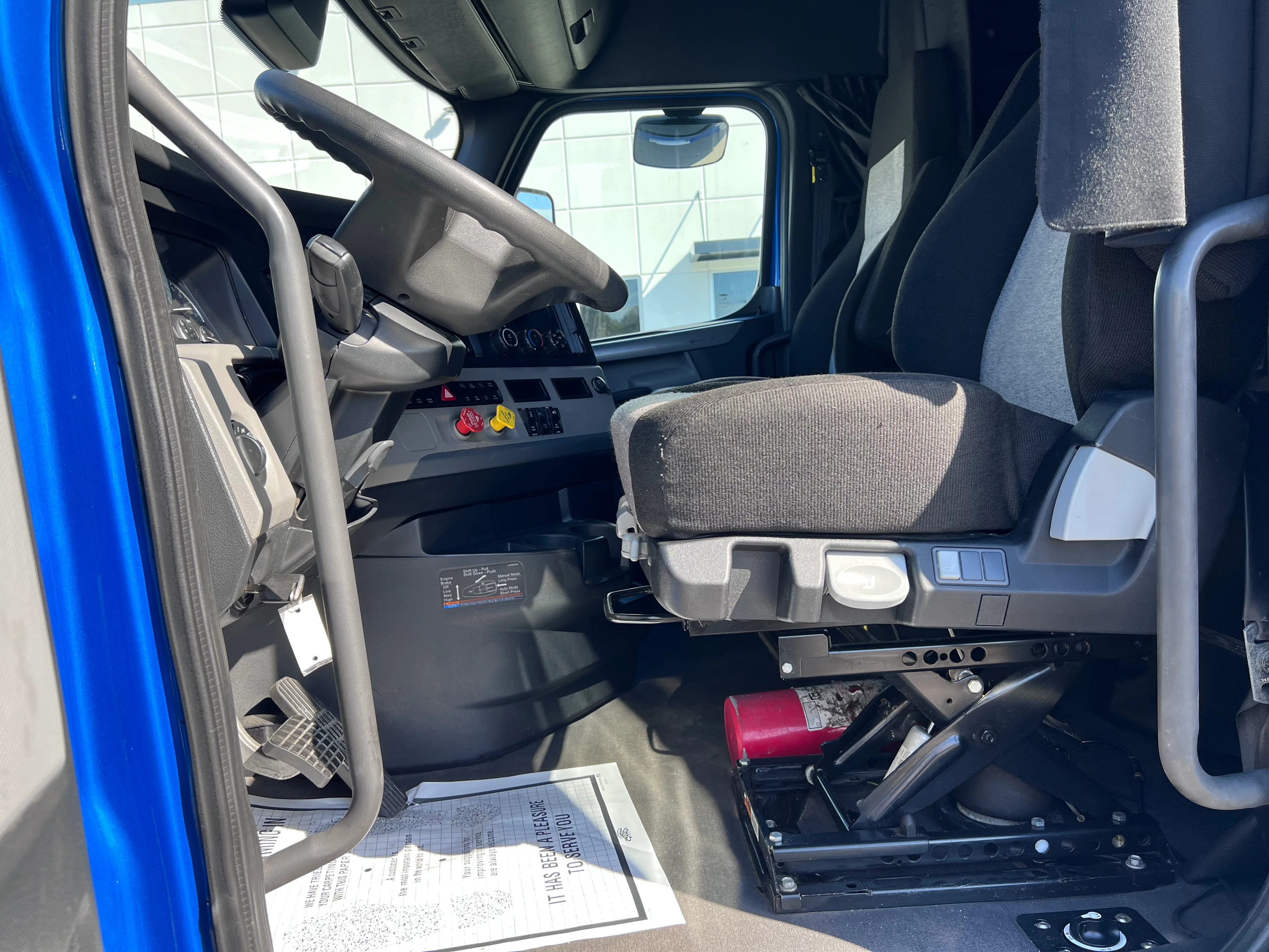 2021 Freightliner Cascadia in Nashville Isuzu, TN — photo 14