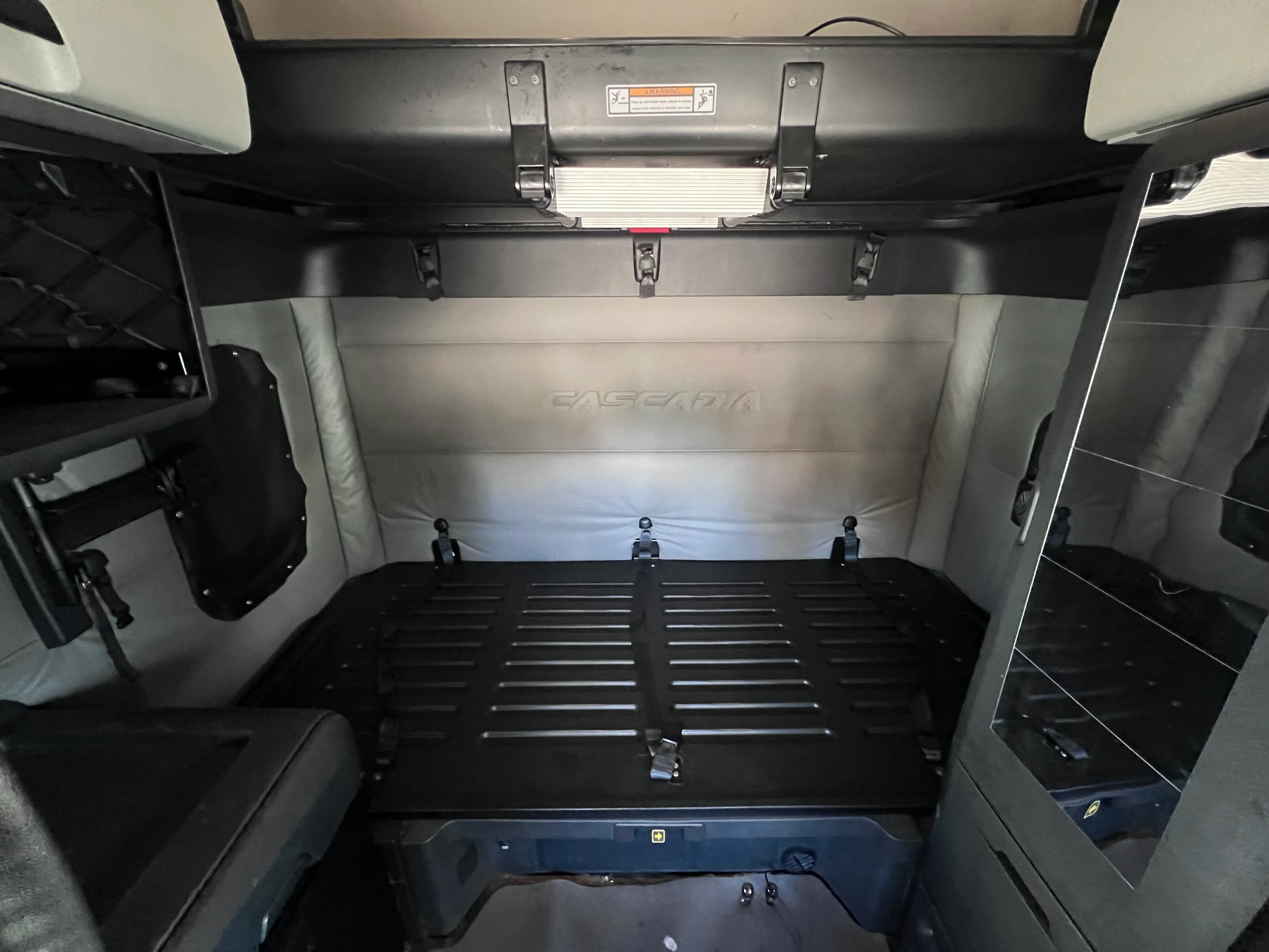 2021 Freightliner Cascadia in Nashville Isuzu, TN — photo 21
