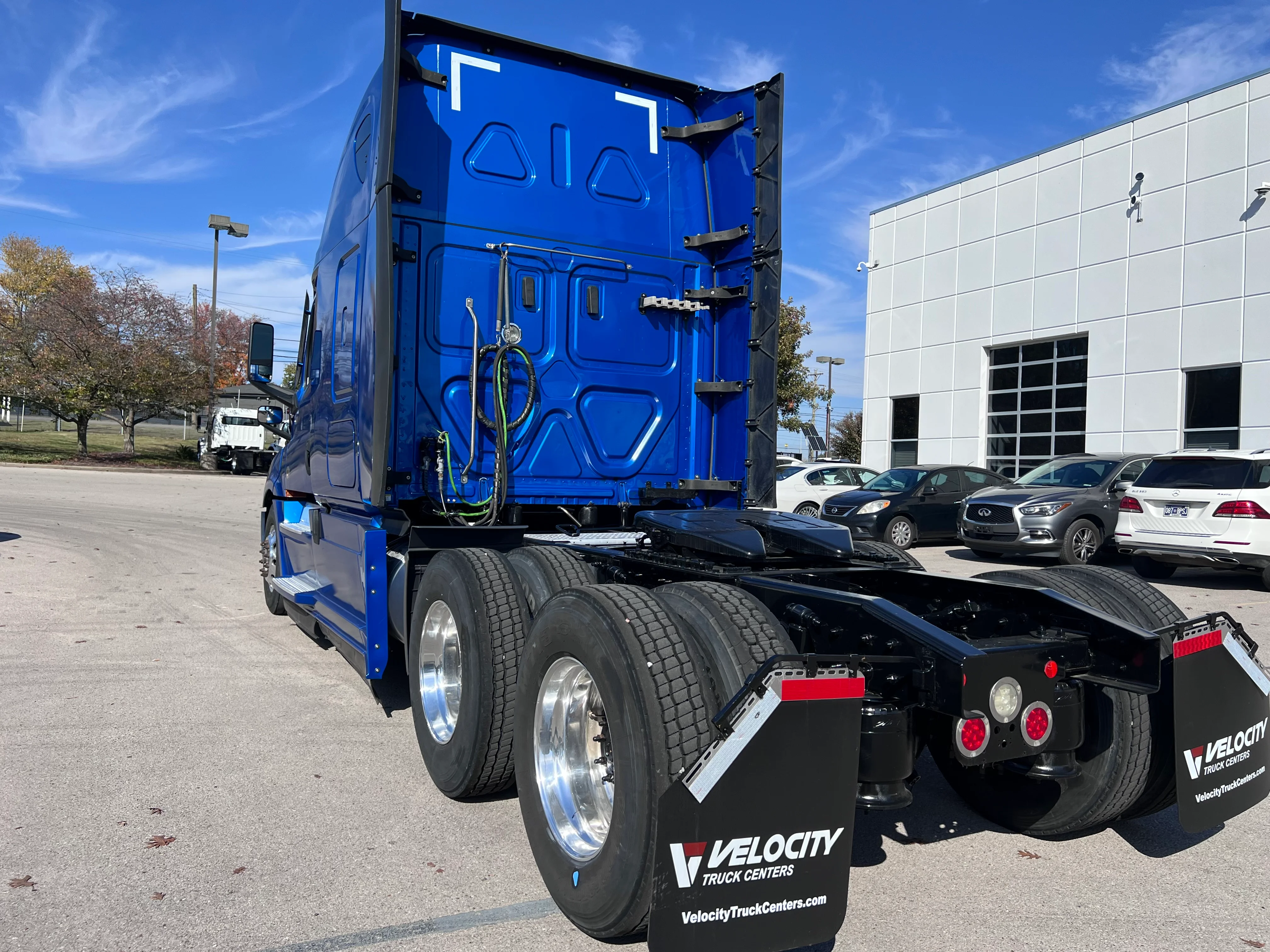 2021 Freightliner Cascadia in Nashville Isuzu, TN — photo 4