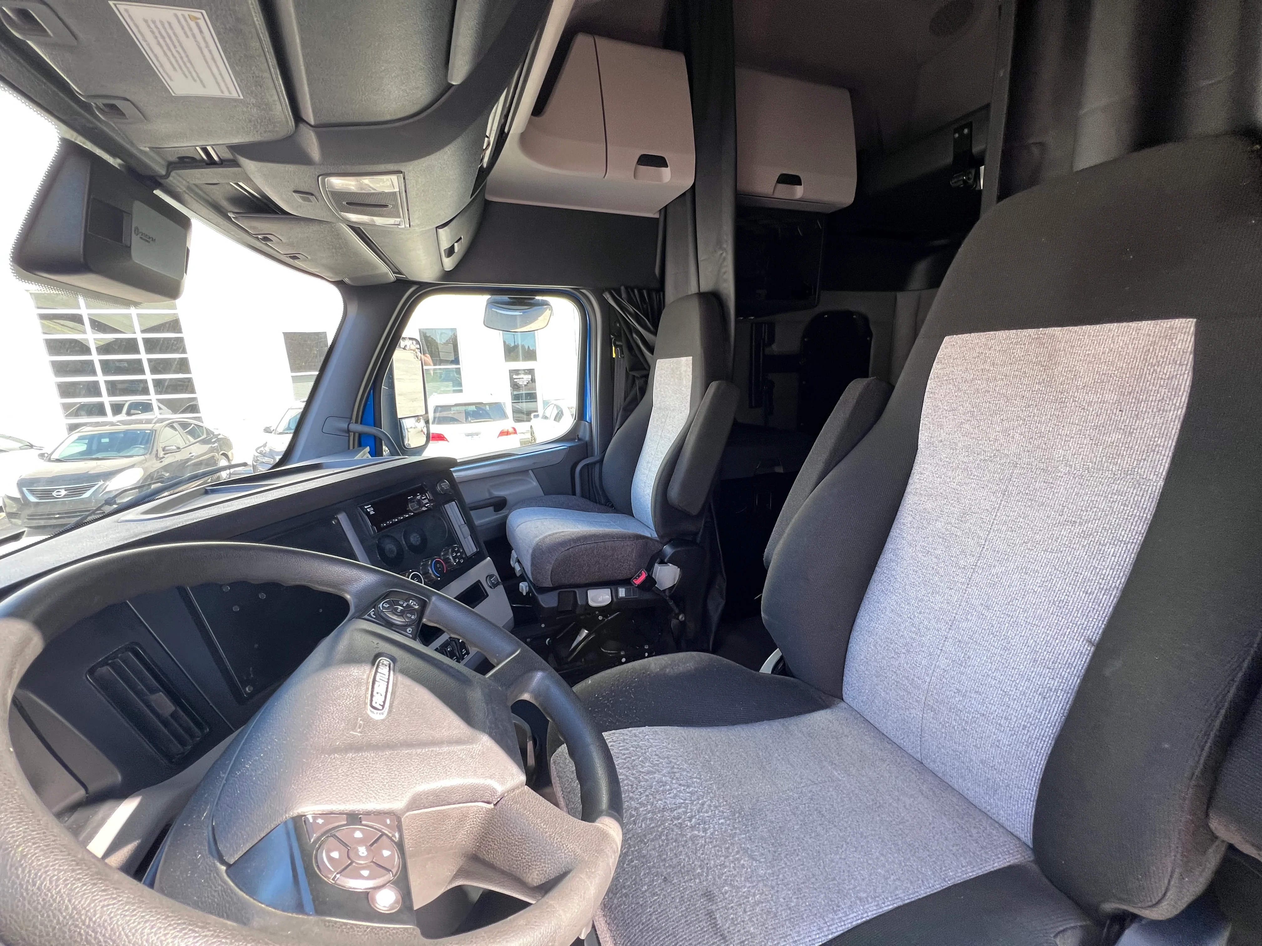 2021 Freightliner Cascadia in Nashville Isuzu, TN — photo 15