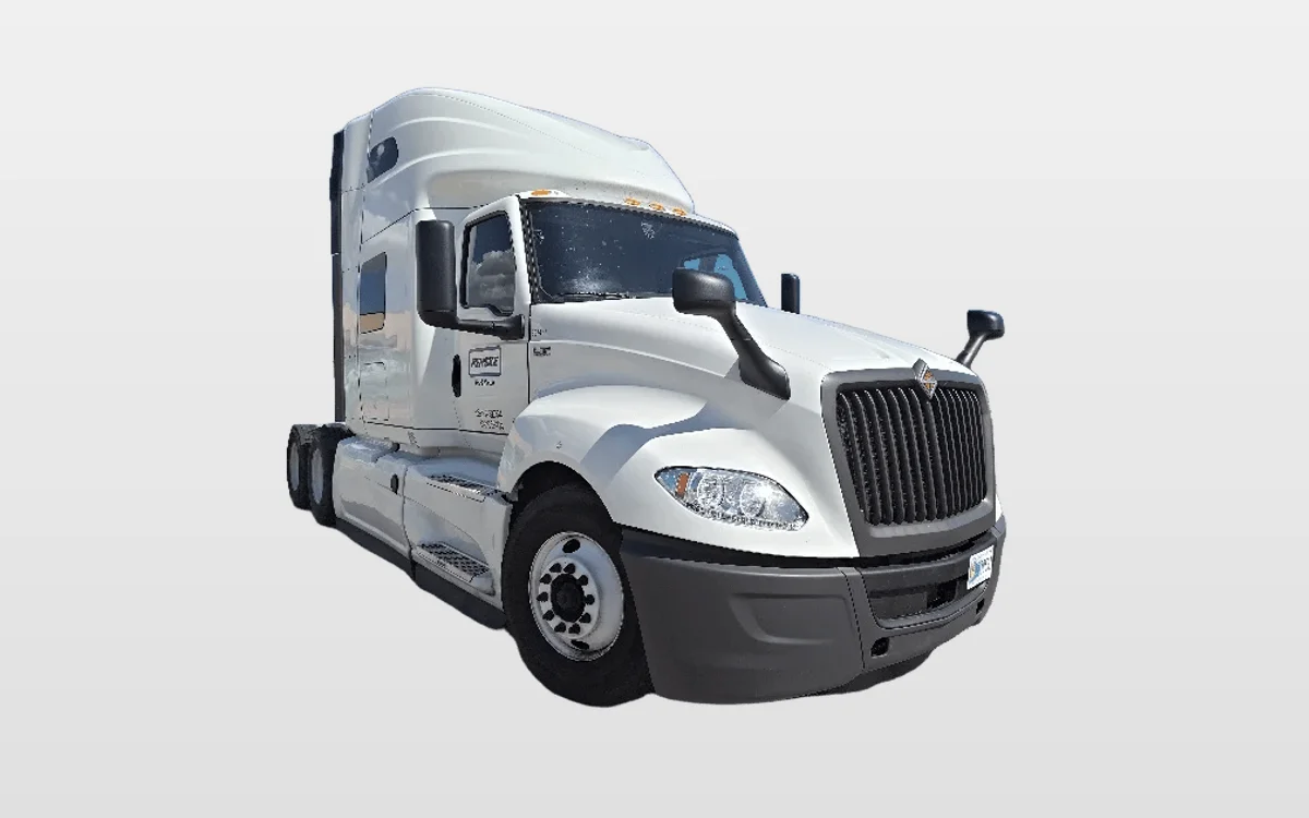 2022 International LT - image 1