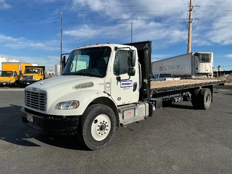 2022 Freightliner M2 106 - image 3