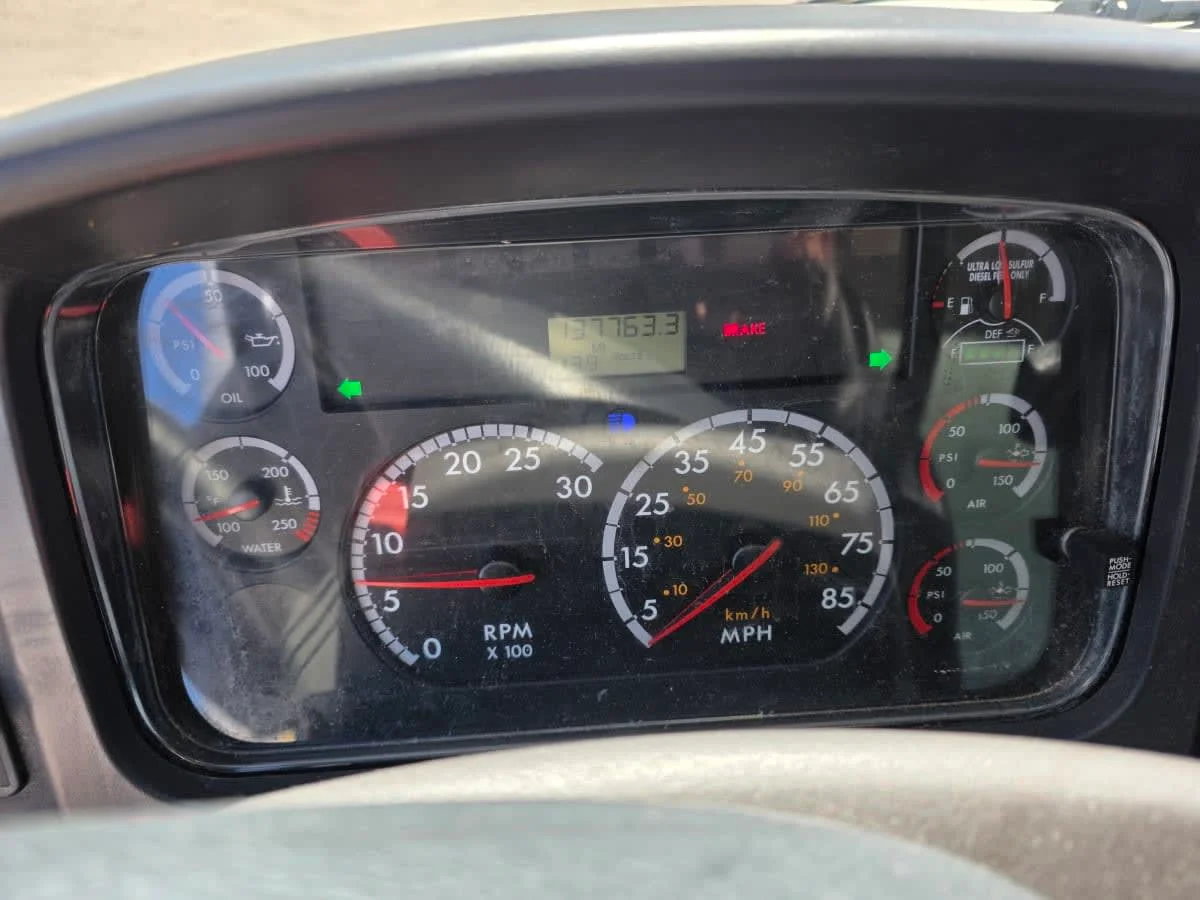 2014 Freightliner M2 106 - image 10