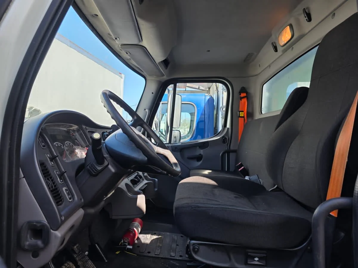 2014 Freightliner M2 106 - image 7