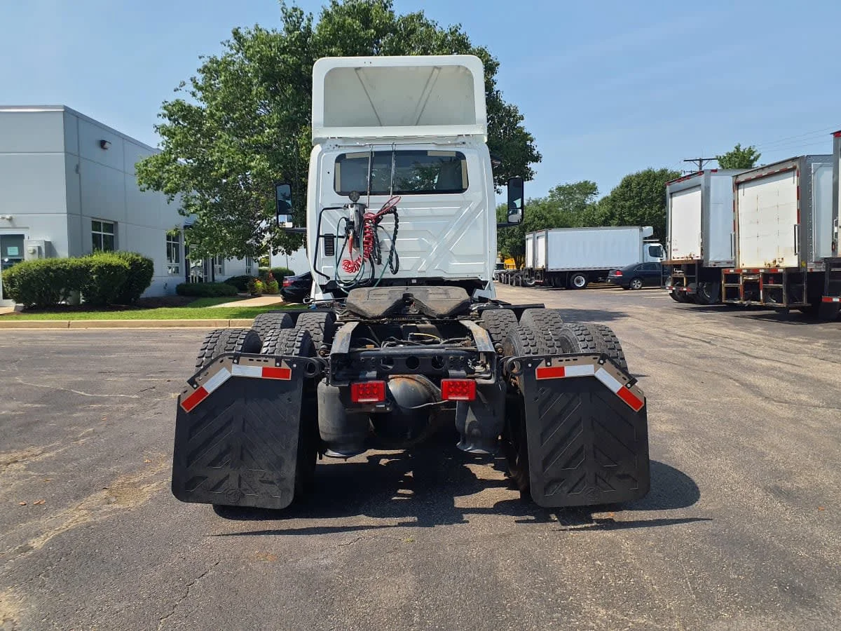 2018 International LT - image 5