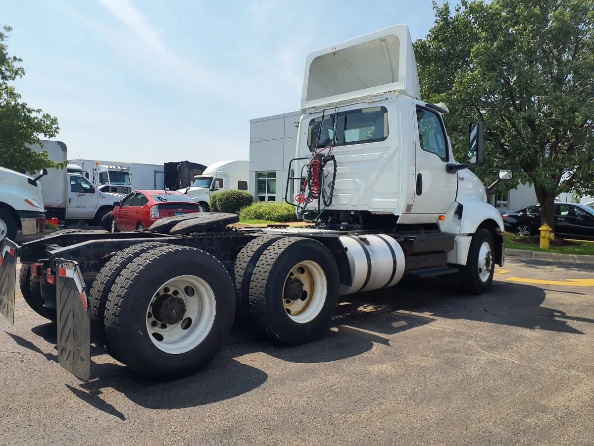 2018 International LT - image 4