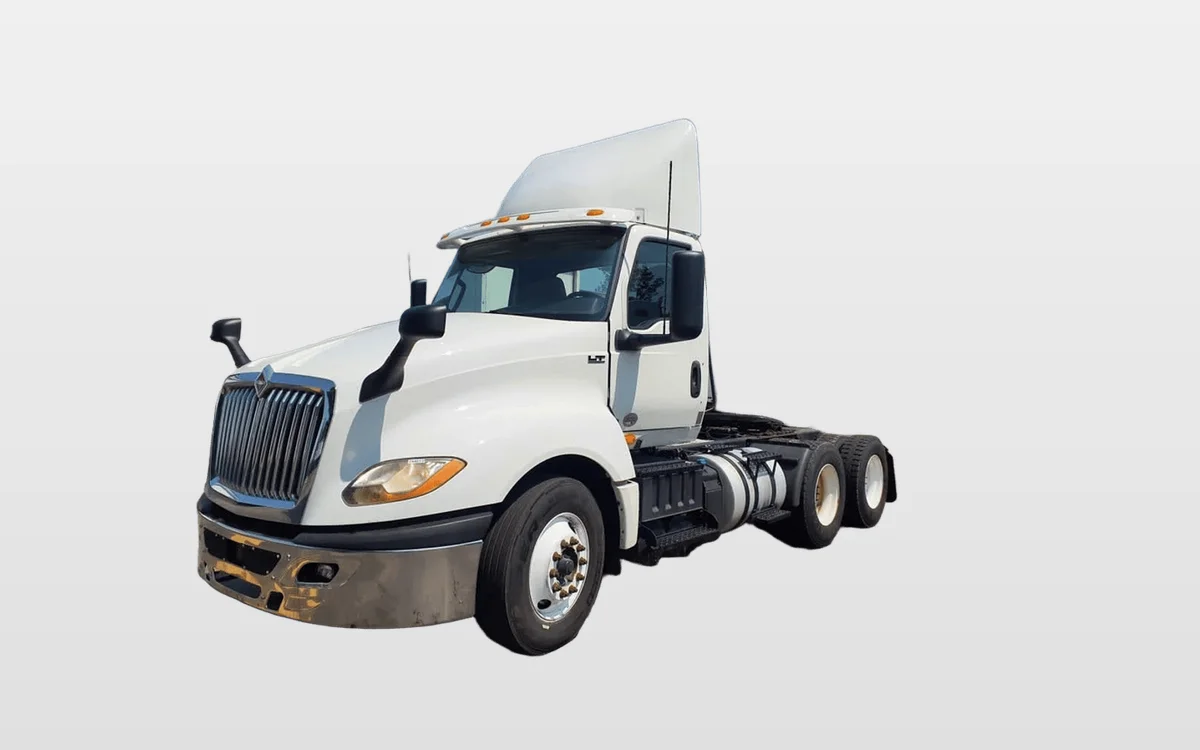 2018 International LT - image 1