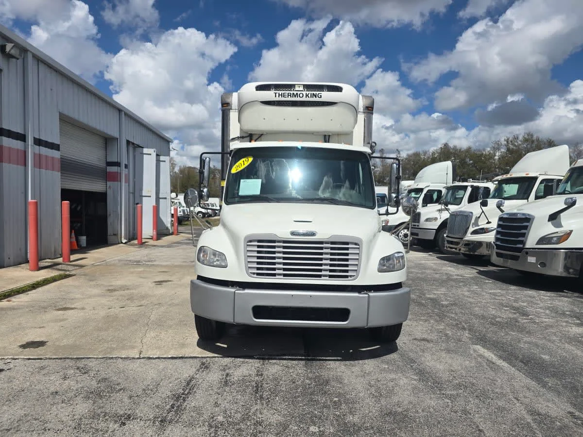 2019 Freightliner M2 106 in Tampa, FL — photo 2