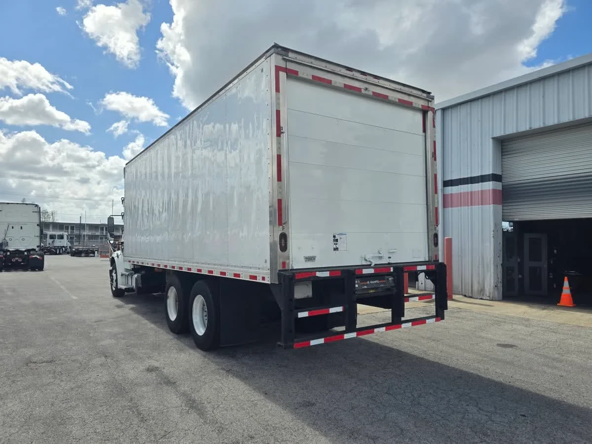 2019 Freightliner M2 106 in Tampa, FL — photo 4