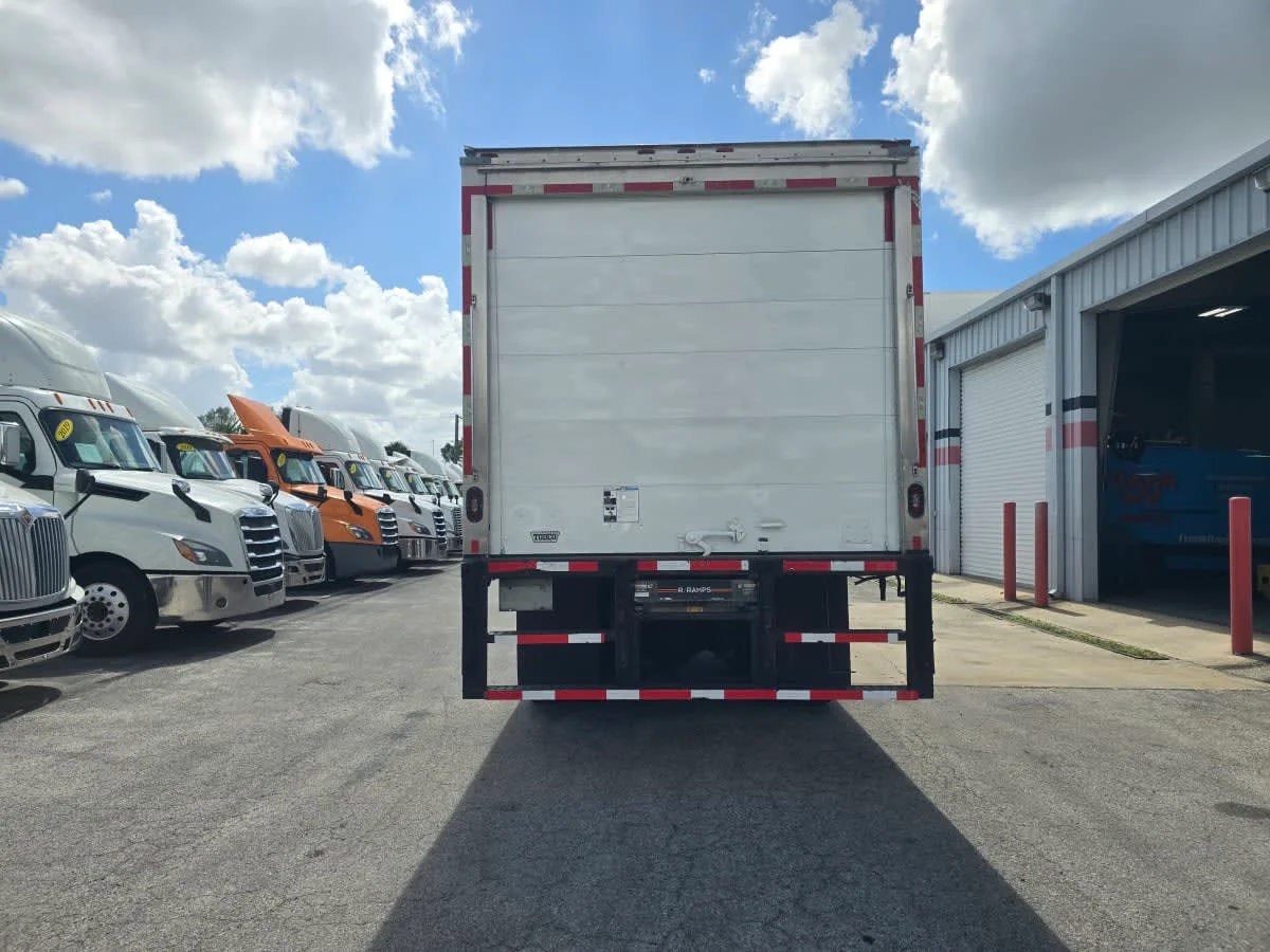 2019 Freightliner M2 106 in Tampa, FL — photo 5