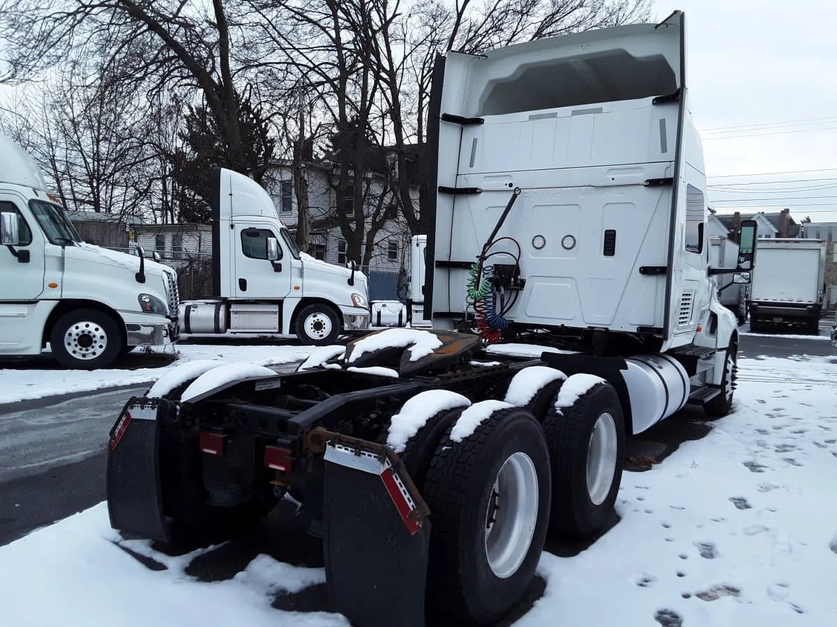 2020 International LT - image 4