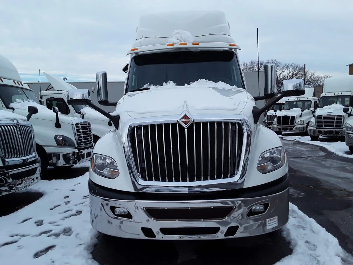 2020 International LT - image 2