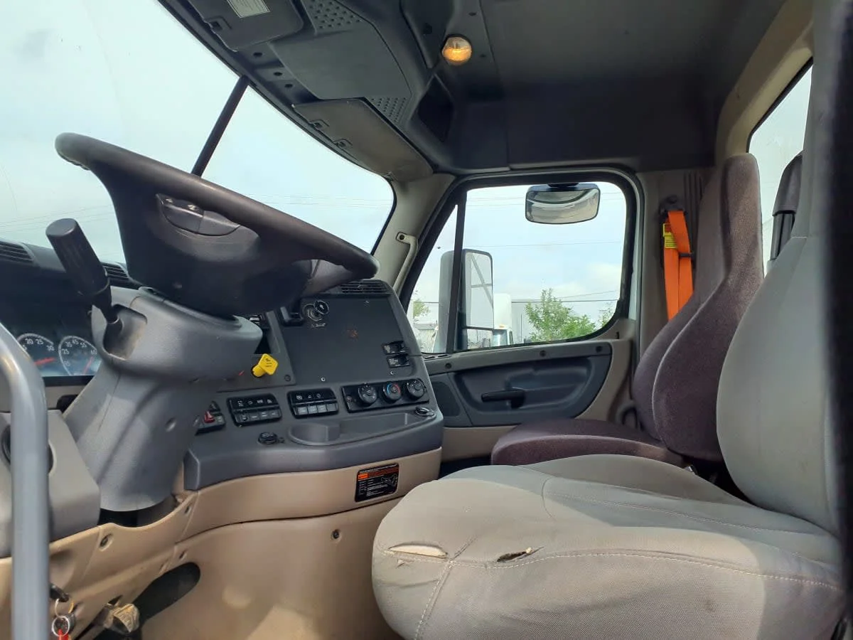 2019 Freightliner Cascadia in Indianapolis, IN — photo 7
