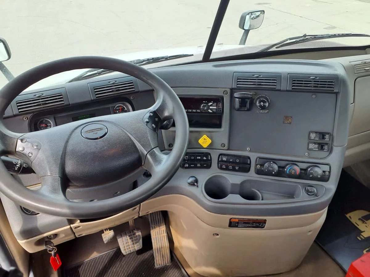 2019 Freightliner Cascadia in Indianapolis, IN — photo 11