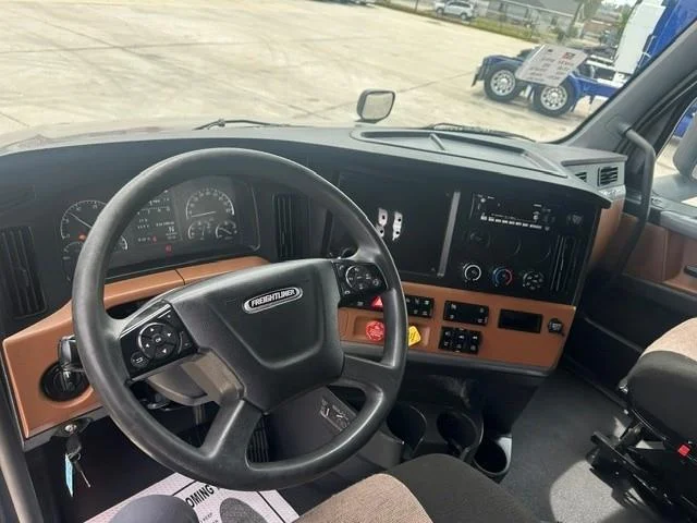2022 Freightliner Cascadia - image 19