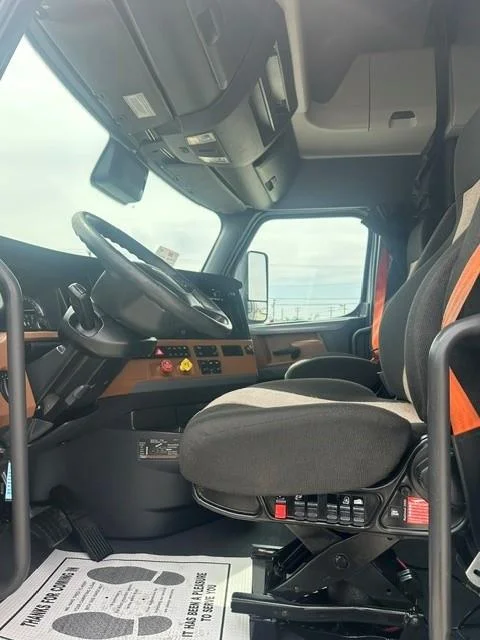 2022 Freightliner Cascadia - image 20