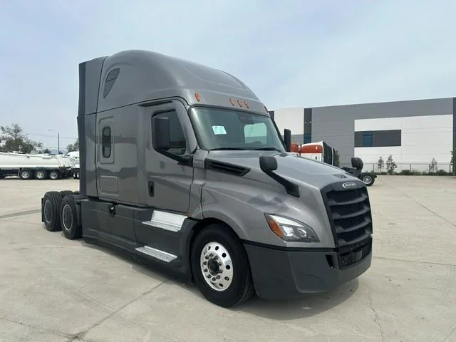 2022 Freightliner Cascadia - image 5
