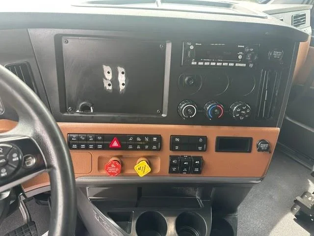 2022 Freightliner Cascadia - image 18