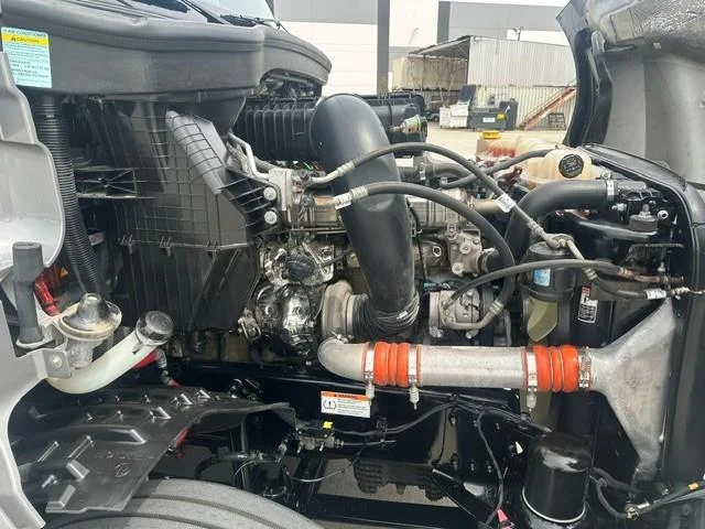 2022 Freightliner Cascadia - image 9