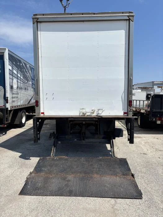 2022 Freightliner M2 106 — photo 4
