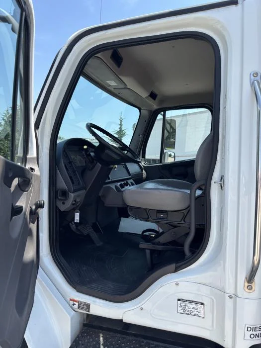 2022 Freightliner M2 106 — photo 10