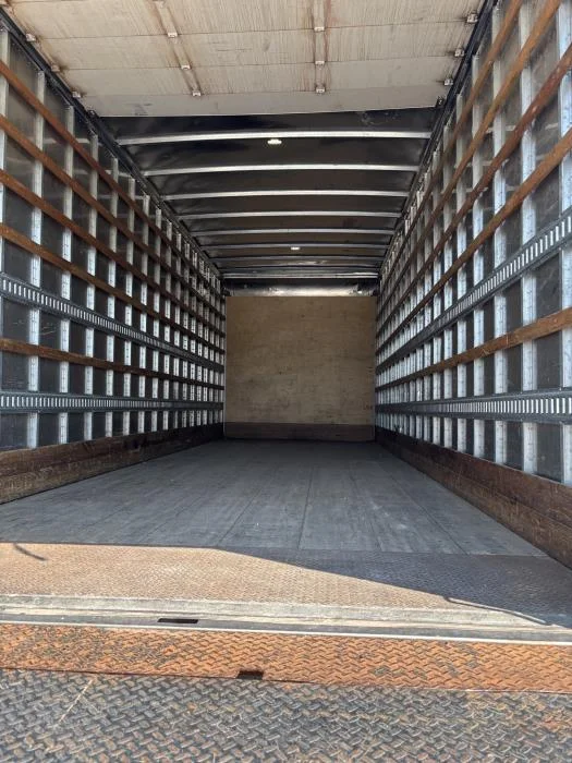 2022 Freightliner M2 106 — photo 6