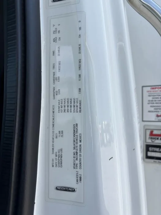 2022 Freightliner M2 106 — photo 14