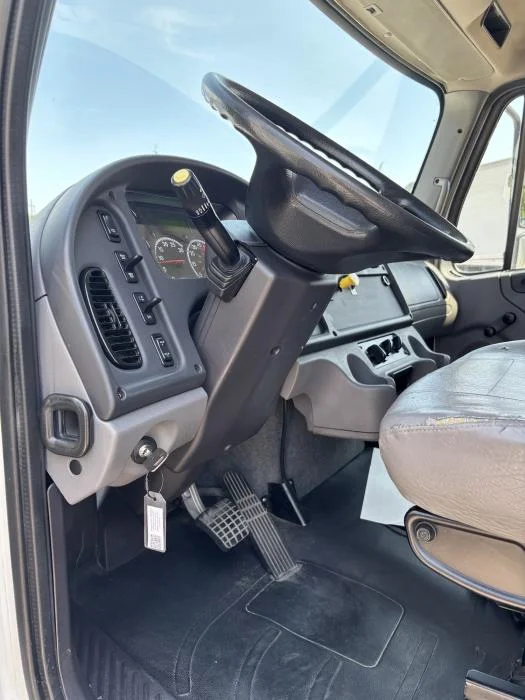 2022 Freightliner M2 106 — photo 11