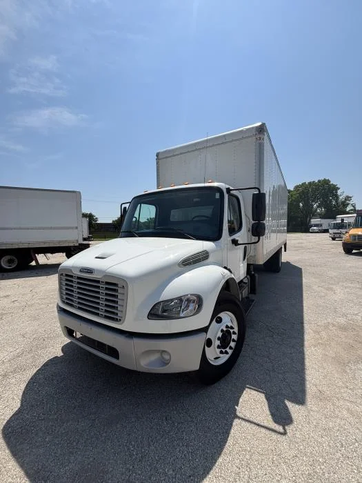 2022 Freightliner M2 106 — photo 2