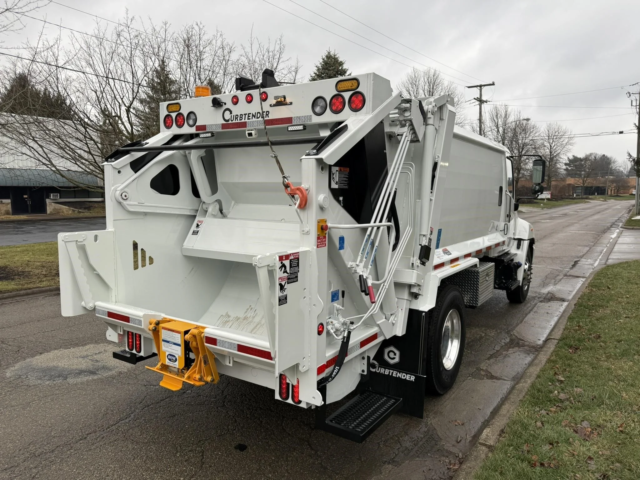 2025 Hino L6 in Findlay, OH — photo 4