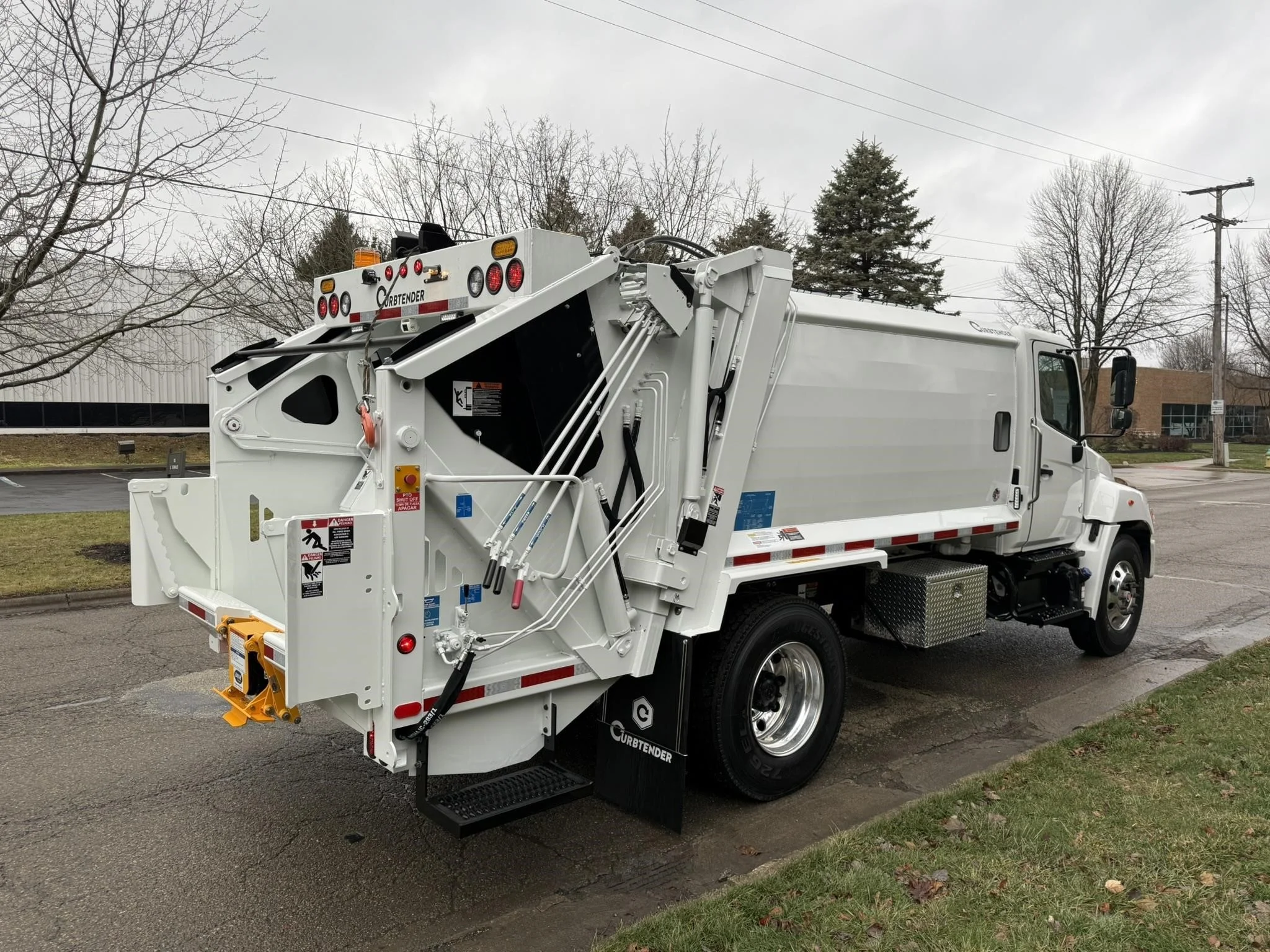 2025 Hino L6 in Findlay, OH — photo 3