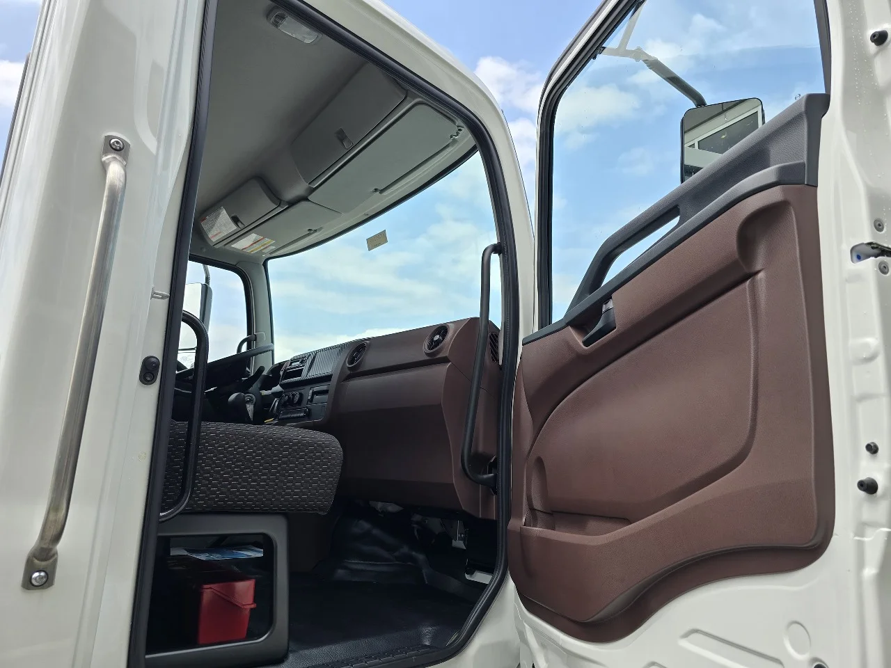 2025 Hino in Toledo, OH — photo 9